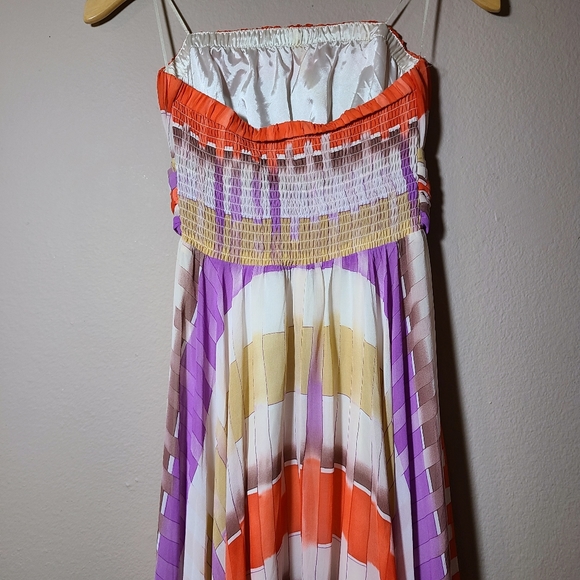 Guess Isabel Asymmetrical Pattern Strapless Dress - Picture 5 of 10